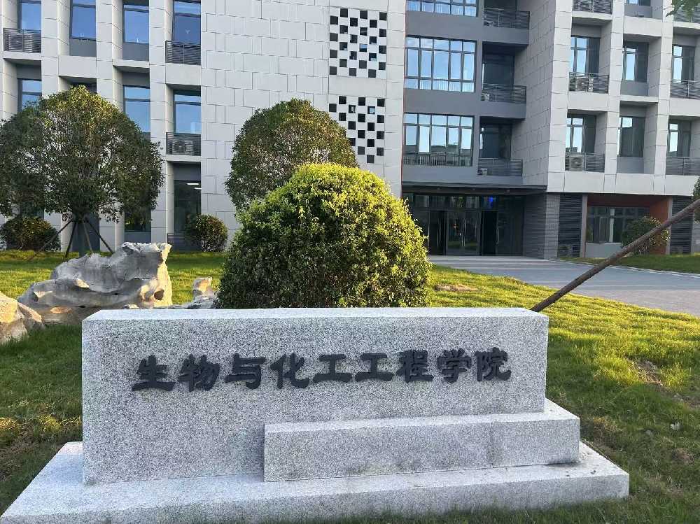 寿光市扬州职业大学体育场高杆灯项目